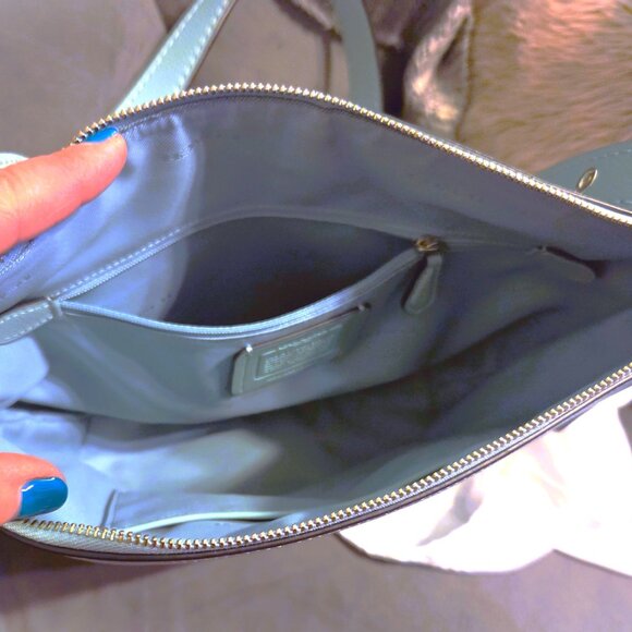 Coach Small Dufflette in Natural Calf Leather style 21377 - Picture 2 of 3